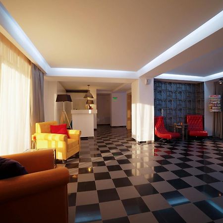 Apart Hotel Vlad Tepes Брашов Екстериор снимка