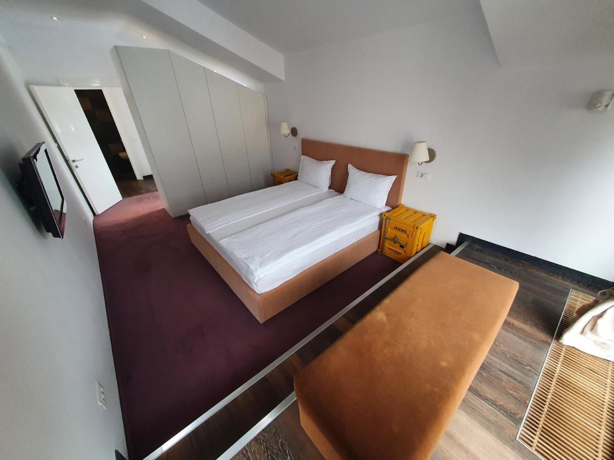 Apart Hotel Vlad Tepes Брашов Екстериор снимка