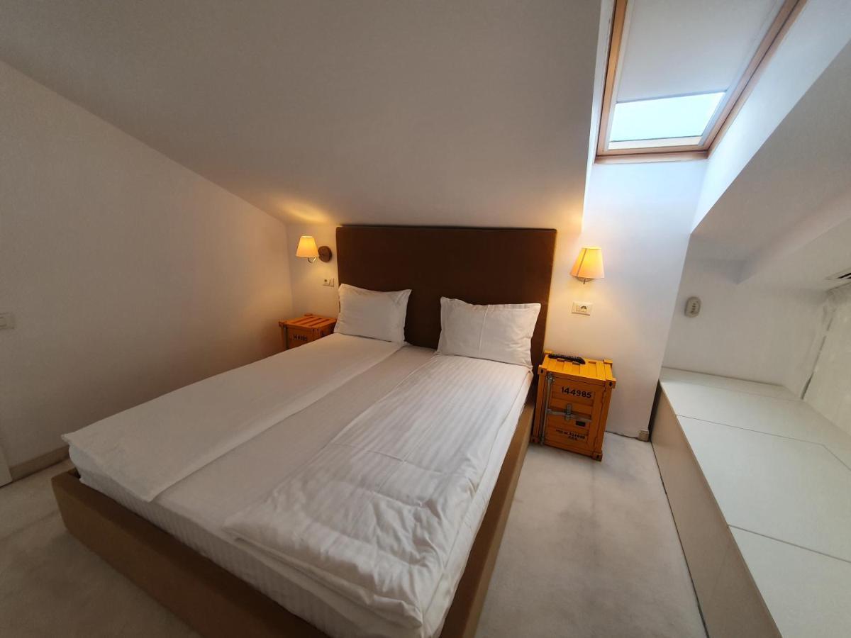 Apart Hotel Vlad Tepes Брашов Екстериор снимка