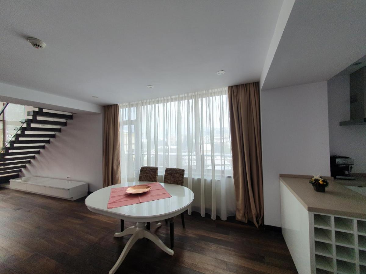 Apart Hotel Vlad Tepes Брашов Екстериор снимка