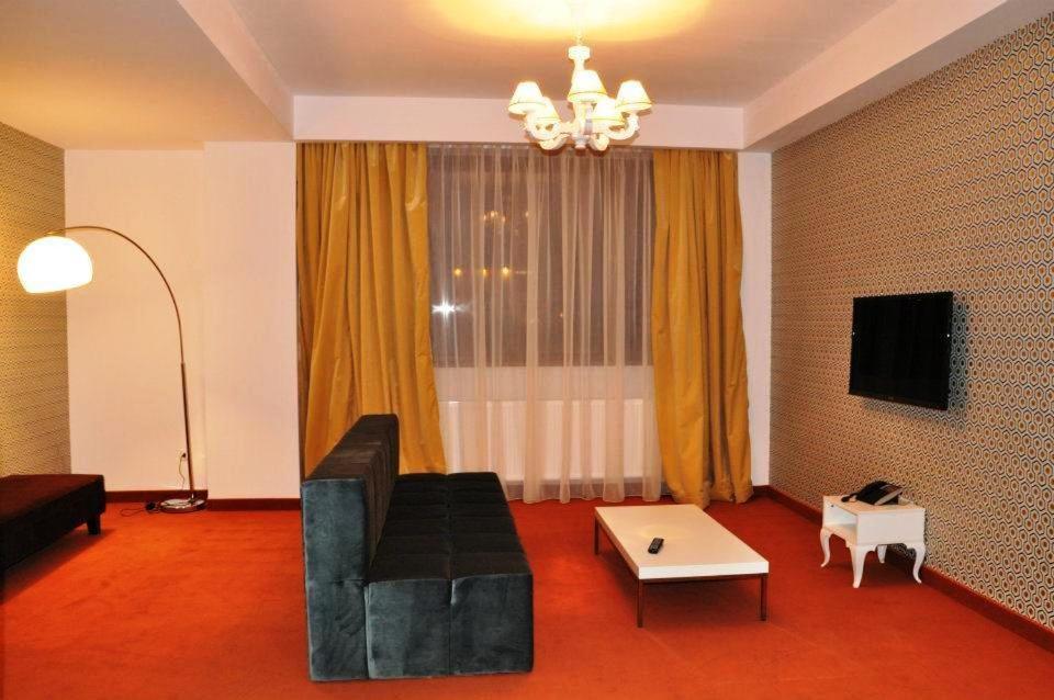 Apart Hotel Vlad Tepes Брашов Екстериор снимка