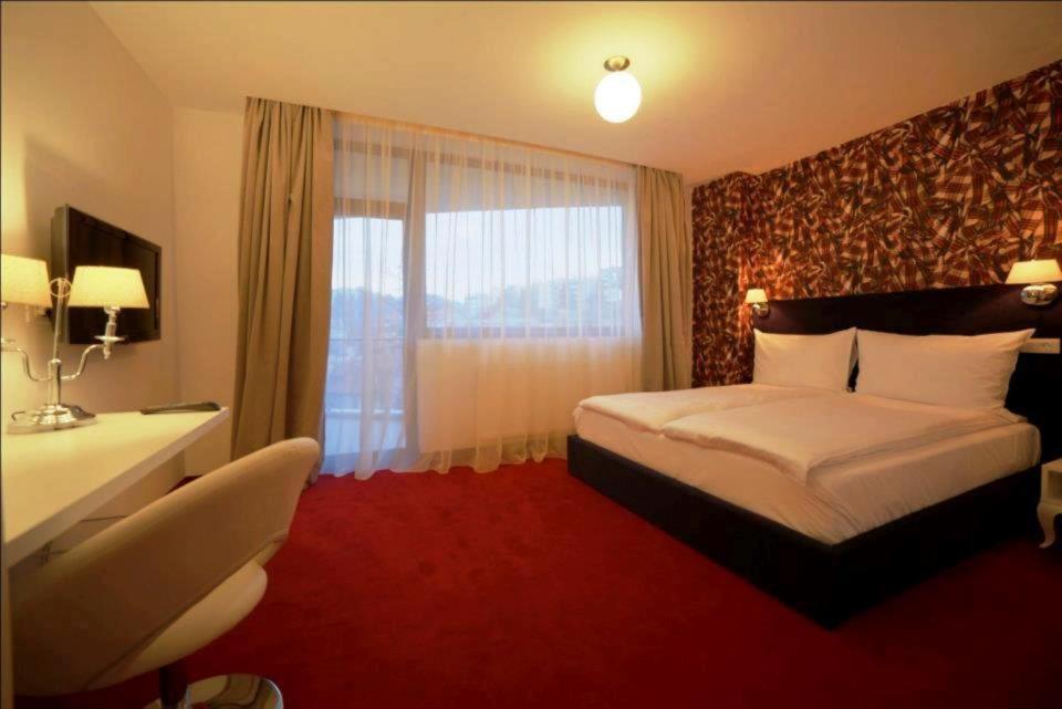 Apart Hotel Vlad Tepes Брашов Екстериор снимка