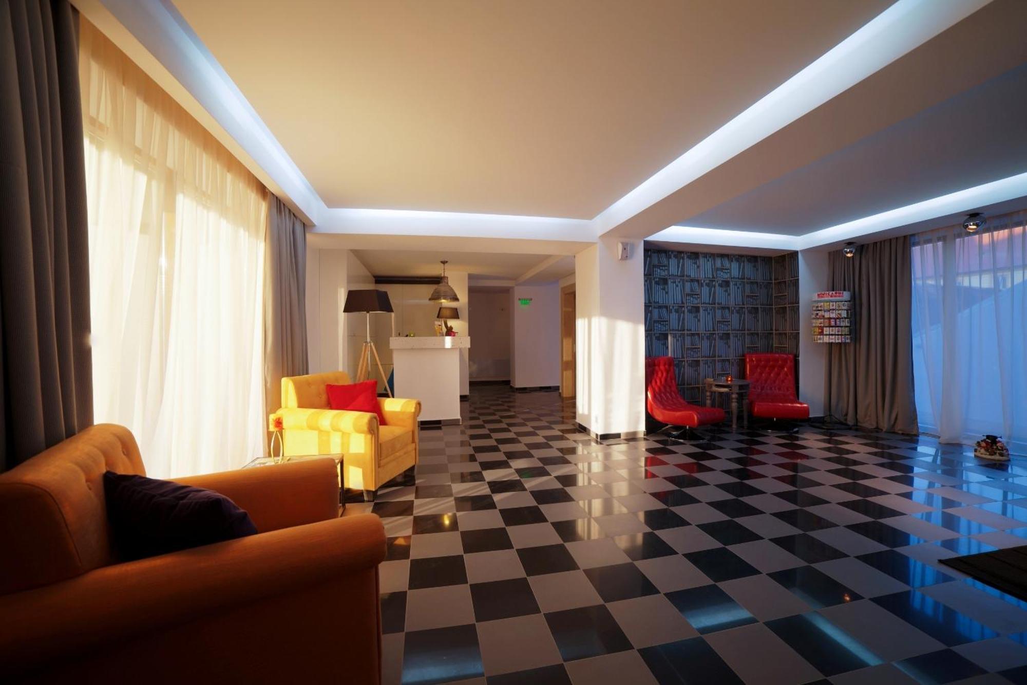 Apart Hotel Vlad Tepes Брашов Екстериор снимка
