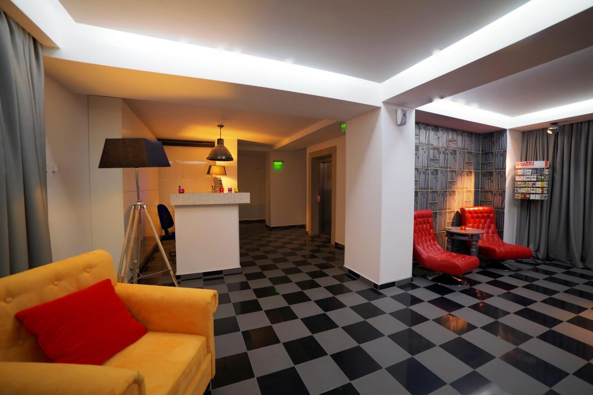 Apart Hotel Vlad Tepes Брашов Екстериор снимка