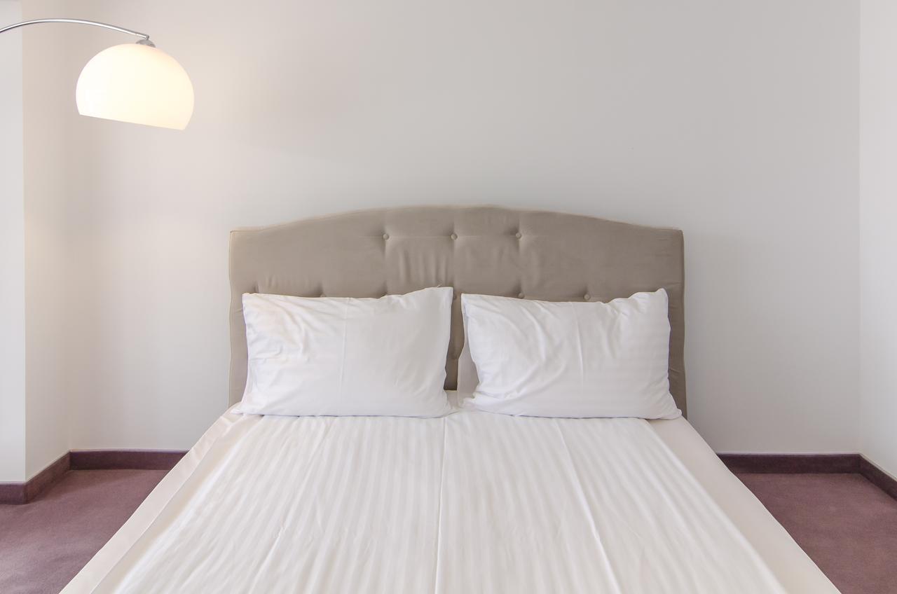 Apart Hotel Vlad Tepes Брашов Екстериор снимка