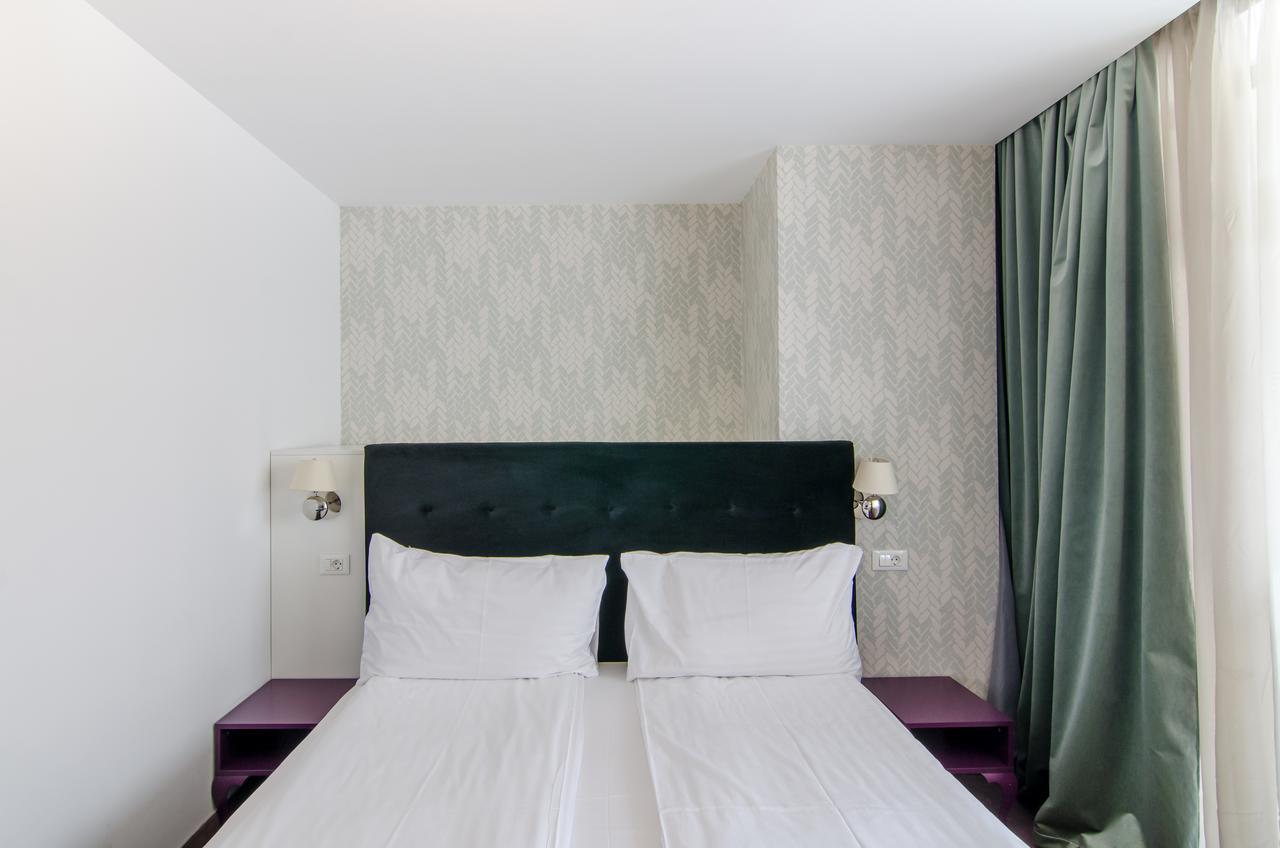 Apart Hotel Vlad Tepes Брашов Екстериор снимка