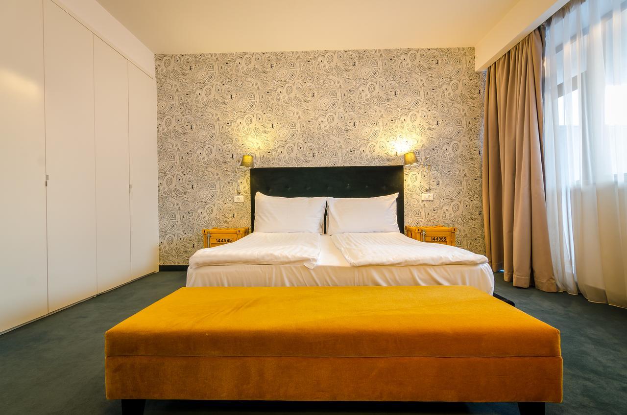 Apart Hotel Vlad Tepes Брашов Екстериор снимка
