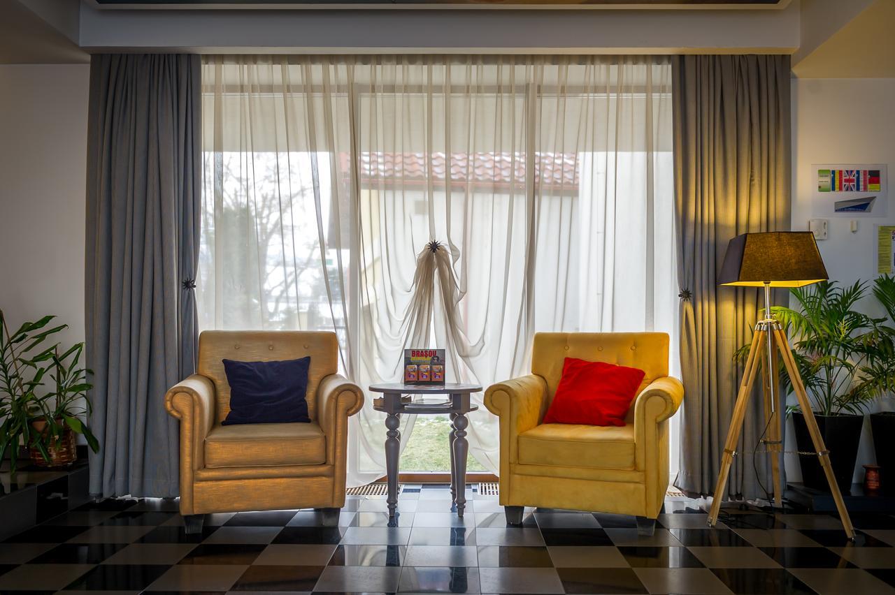 Apart Hotel Vlad Tepes Брашов Екстериор снимка