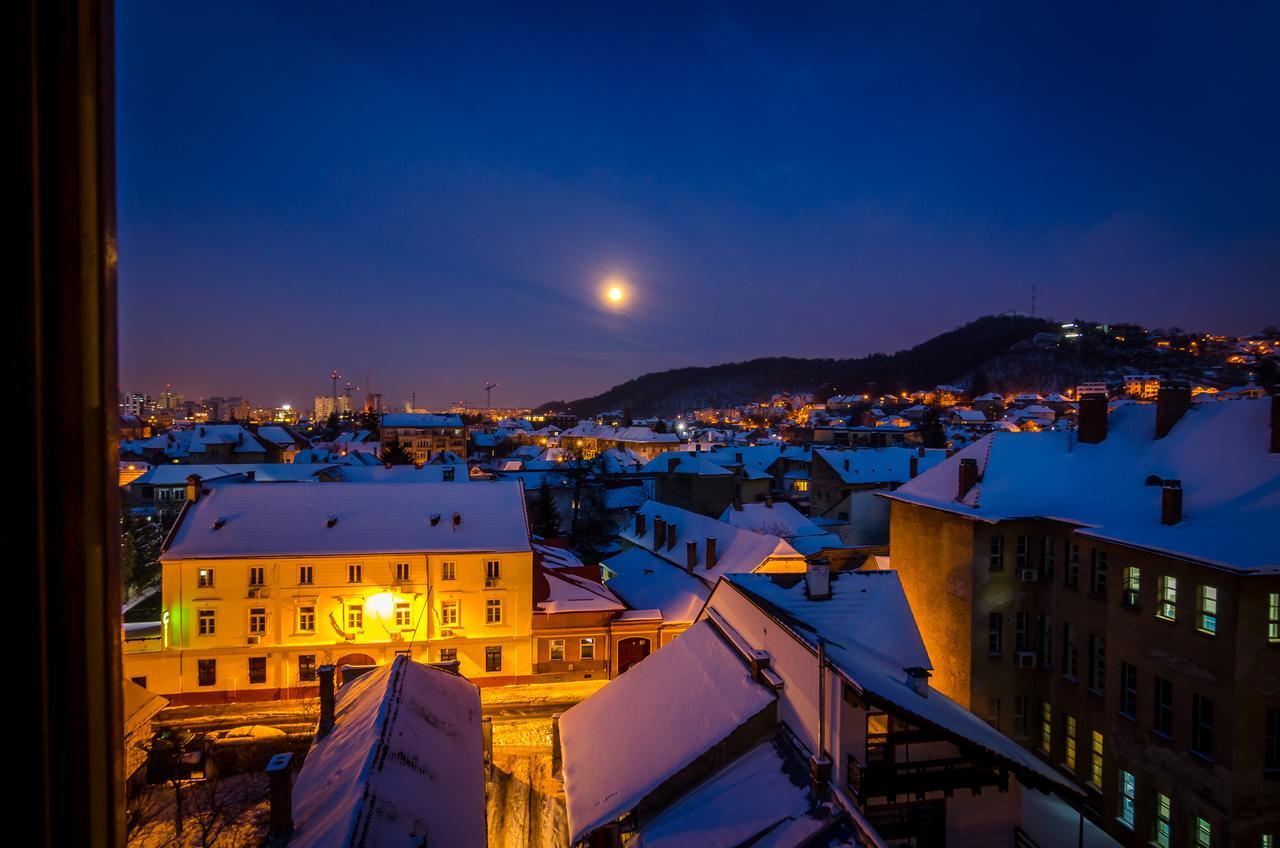 Apart Hotel Vlad Tepes Брашов Екстериор снимка