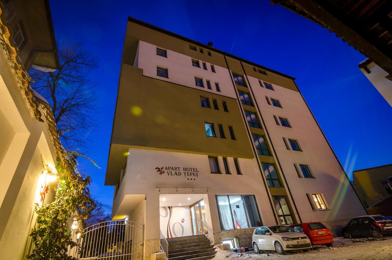 Apart Hotel Vlad Tepes Брашов Екстериор снимка
