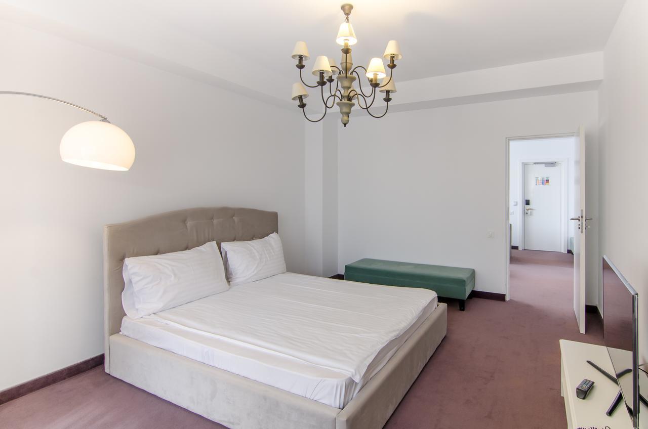 Apart Hotel Vlad Tepes Брашов Екстериор снимка