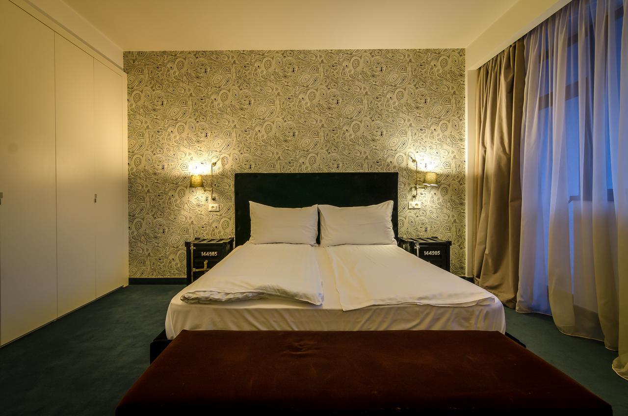 Apart Hotel Vlad Tepes Брашов Екстериор снимка