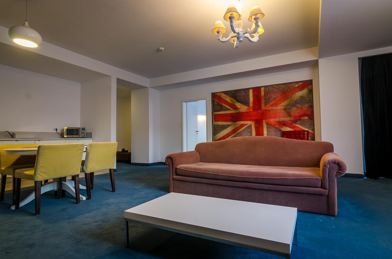 Apart Hotel Vlad Tepes Брашов Екстериор снимка