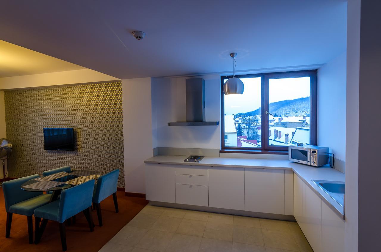 Apart Hotel Vlad Tepes Брашов Екстериор снимка
