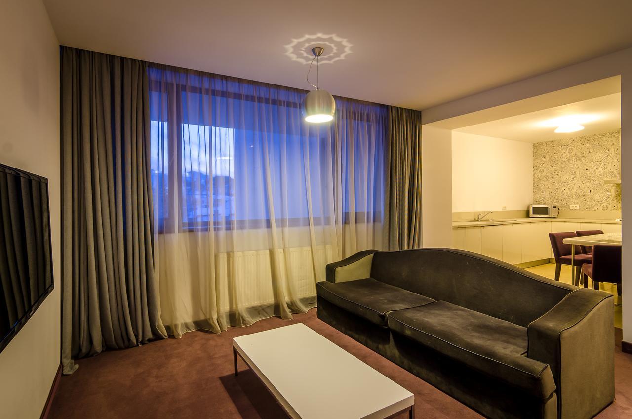 Apart Hotel Vlad Tepes Брашов Екстериор снимка