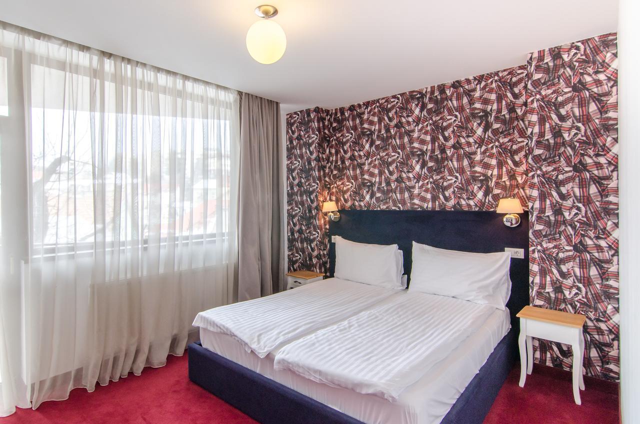 Apart Hotel Vlad Tepes Брашов Екстериор снимка