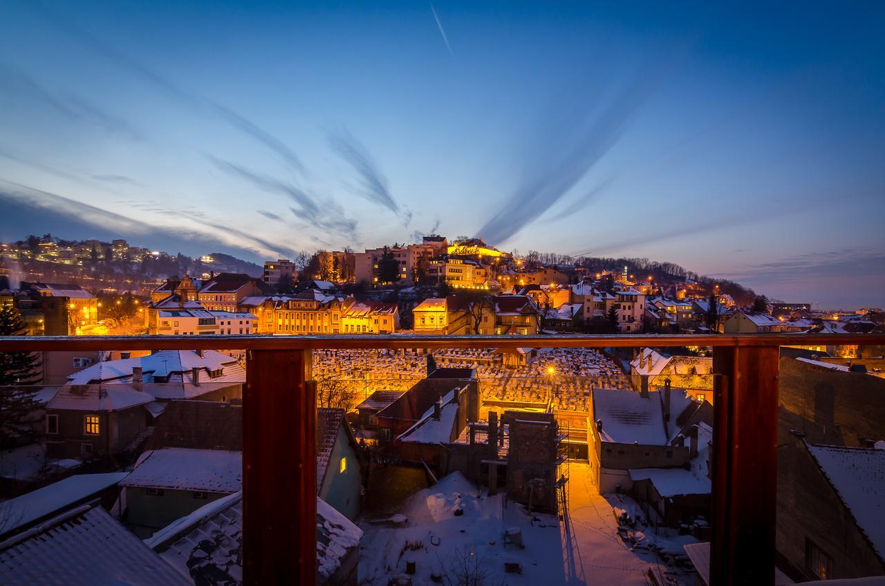 Apart Hotel Vlad Tepes Брашов Екстериор снимка