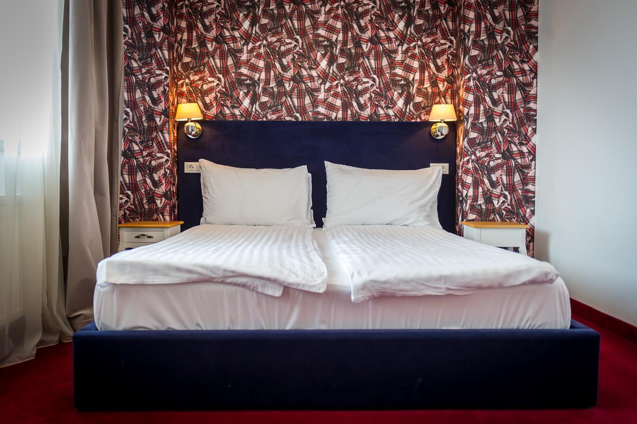 Apart Hotel Vlad Tepes Брашов Екстериор снимка