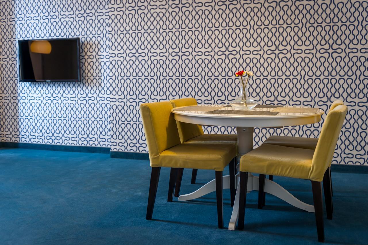 Apart Hotel Vlad Tepes Брашов Екстериор снимка